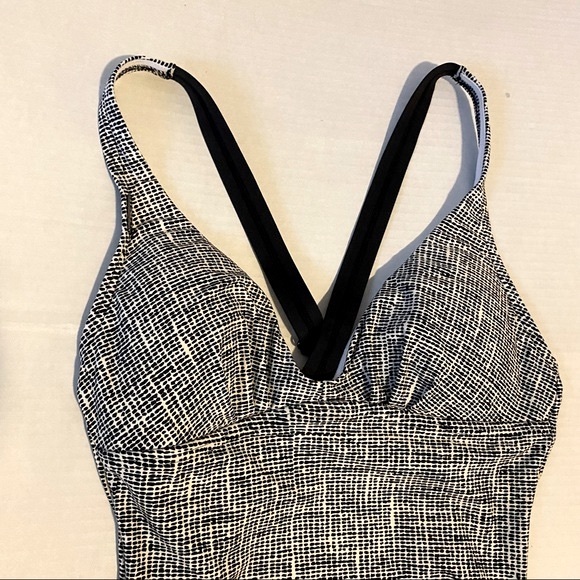 Lole one piece side tie cross back black and white patterned swimsuit- XS - Picture 4 of 16